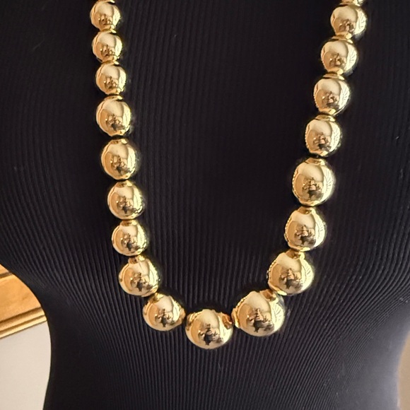 Vintage Graduated Bead Gold tone Necklace - Picture 2 of 8
